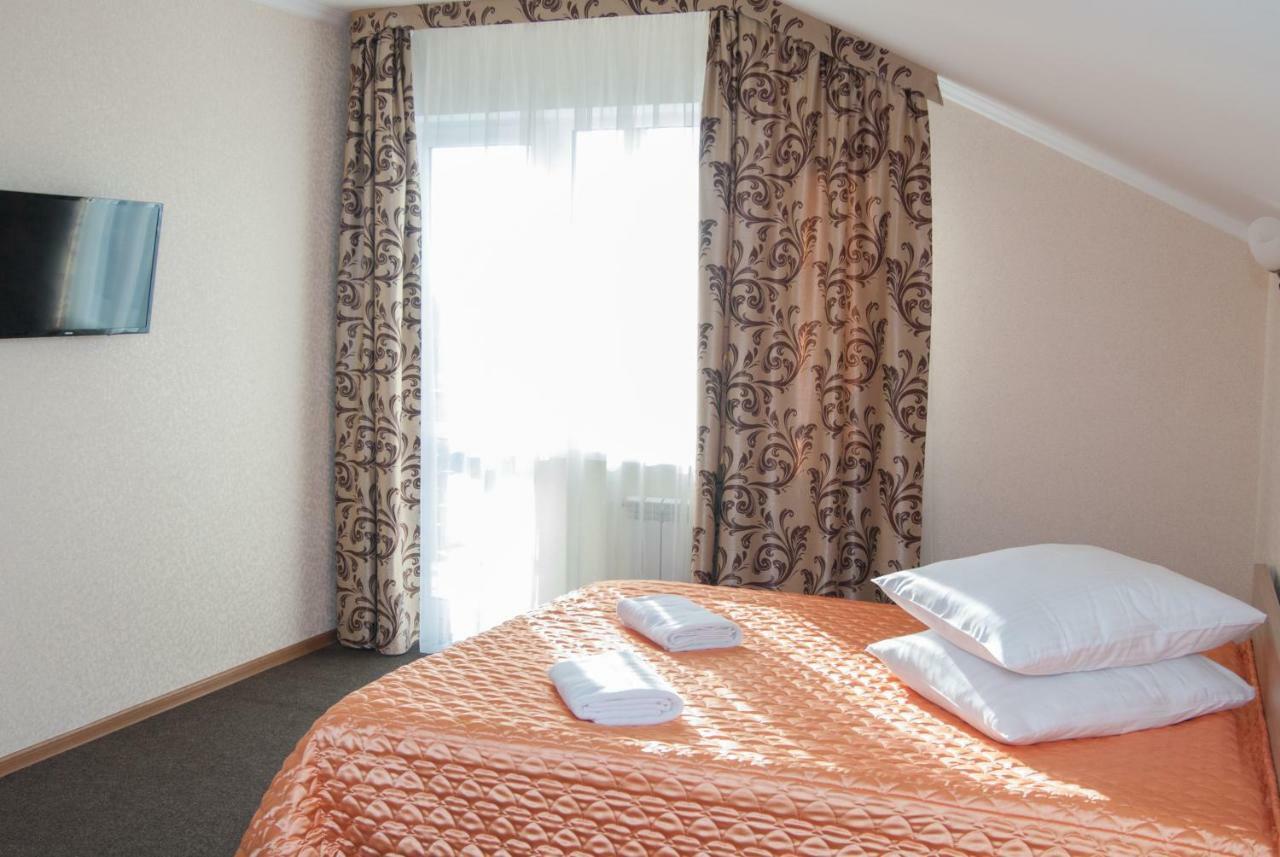Veles Hotel Brovary Exterior foto
