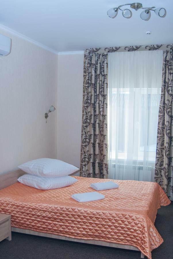 Veles Hotel Brovary Exterior foto